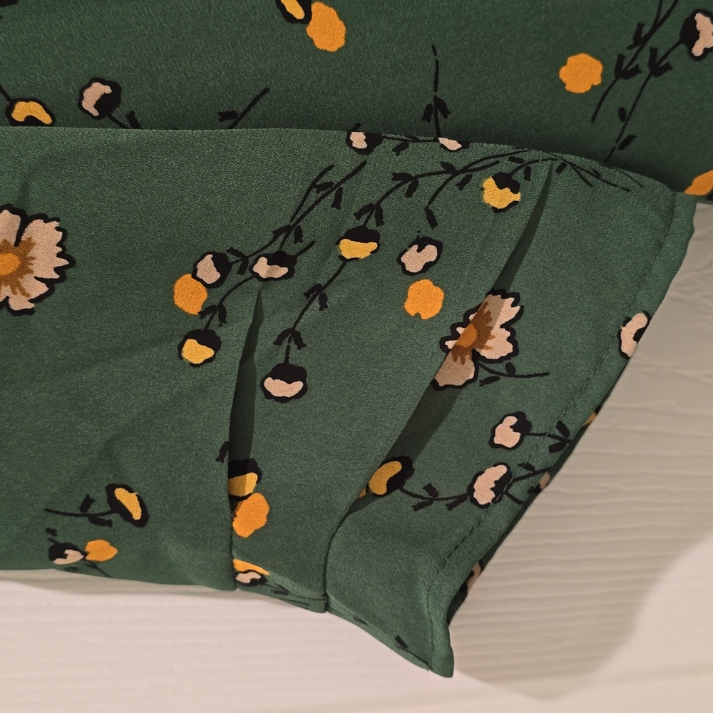 DR2 Dark Green Floral Blouse - Picture 2 of 5
